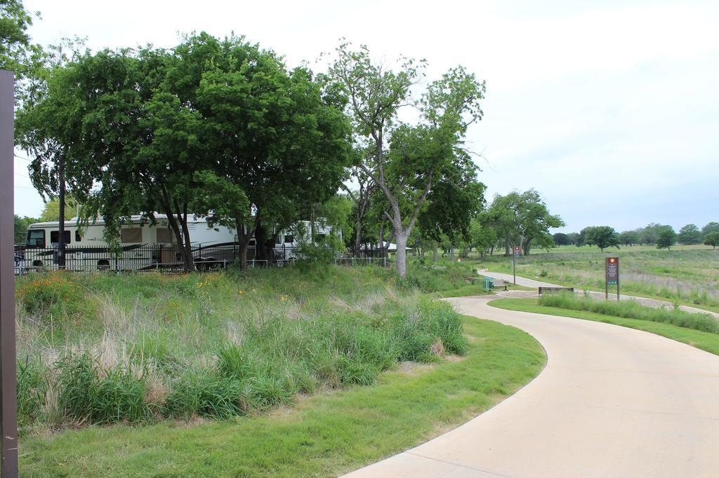 Travelers World Rv Resort San Antonio Exterior photo