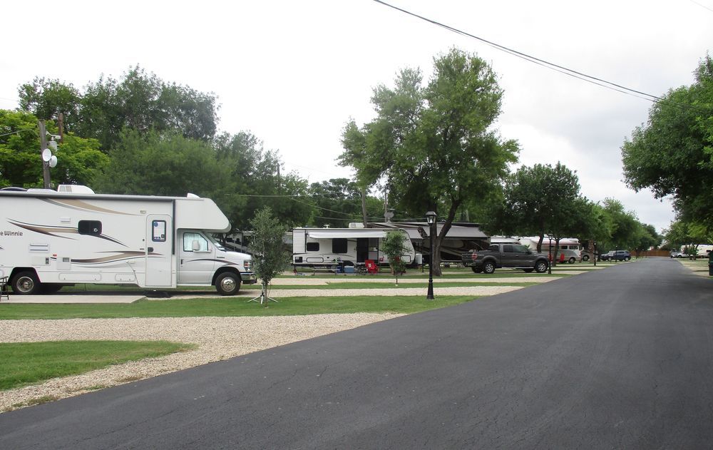 Travelers World Rv Resort San Antonio Exterior photo
