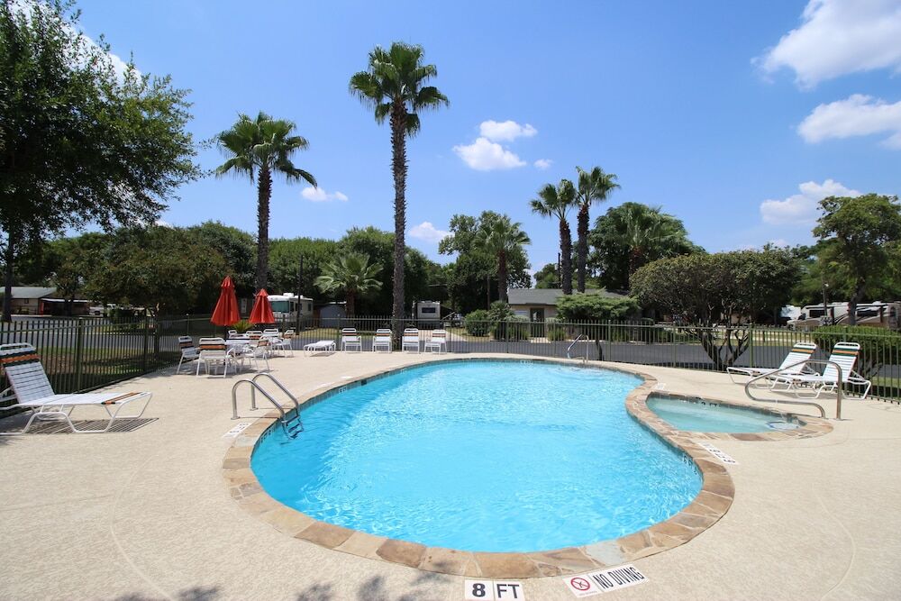 Travelers World Rv Resort San Antonio Exterior photo